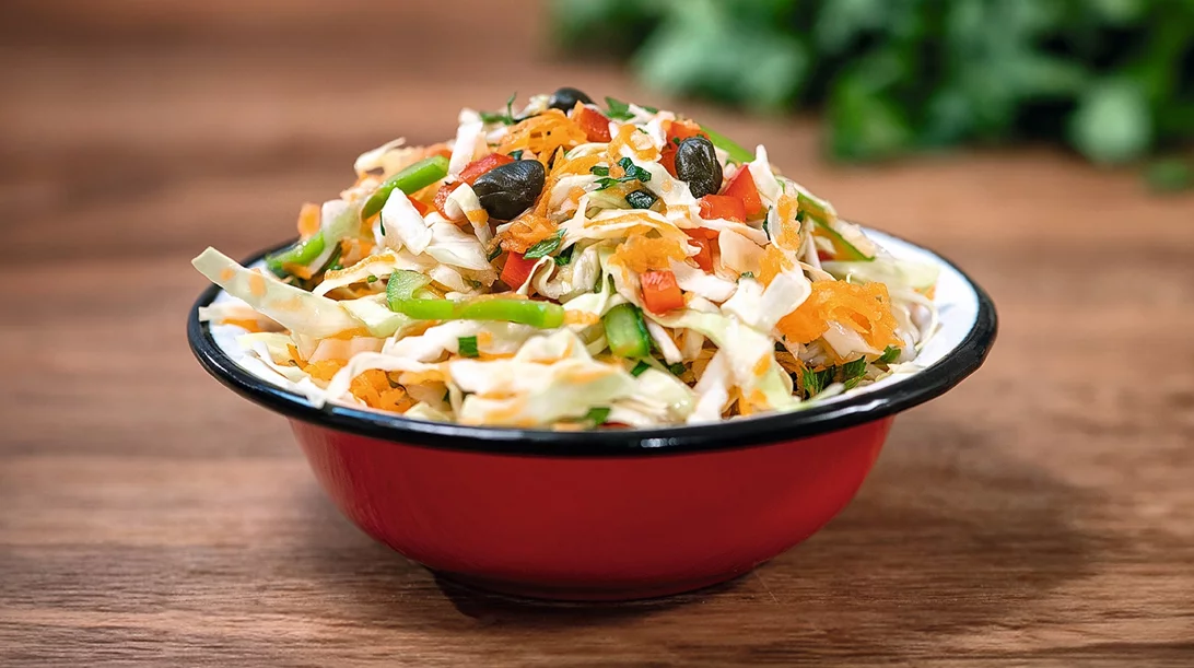 Πολίτικη λαχανοσαλάτα: Ιδανική για συνοδευτικό στο κρέας του πασχαλινού τραπεζιού