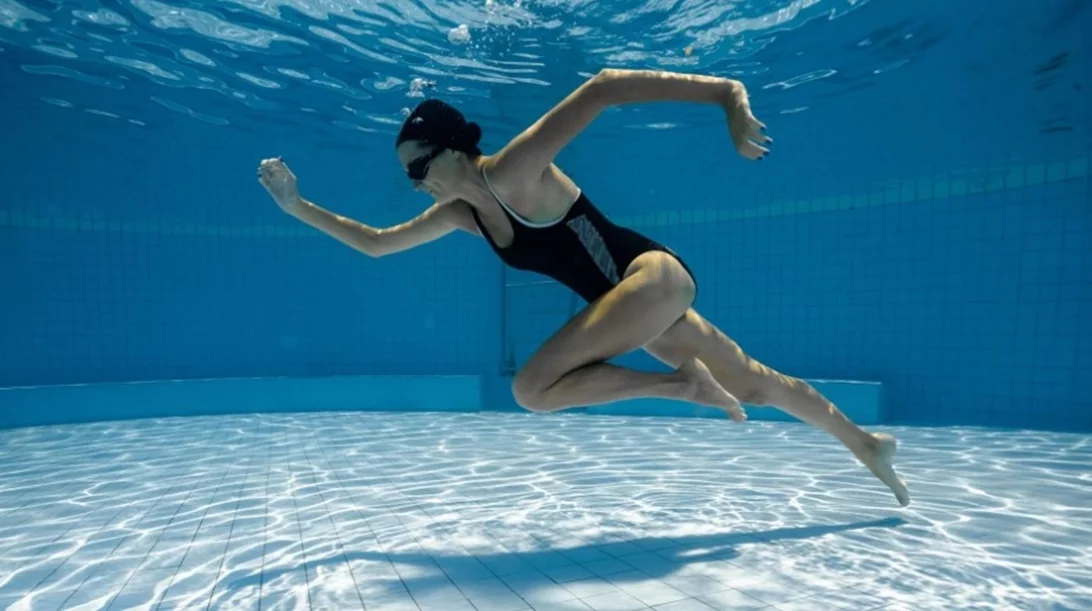 Η καλύτερη γυμναστική στις διακοπές που θα σε κάνει κομμάτια