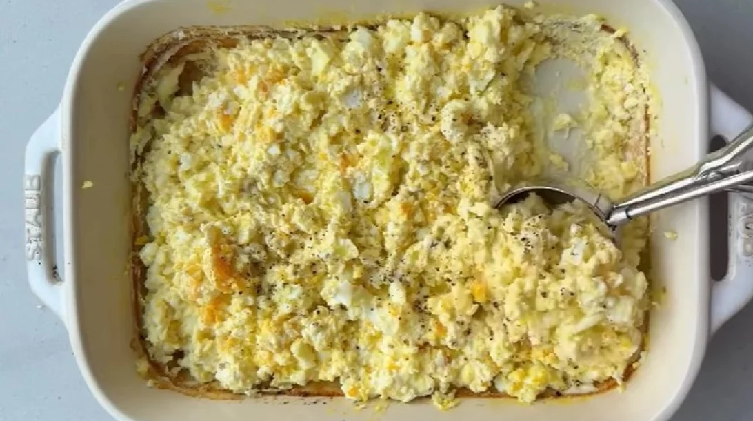 Scrambled eggs στον φούρνο με φέτα: Η νέα viral συνταγή που θα λατρέψεις!