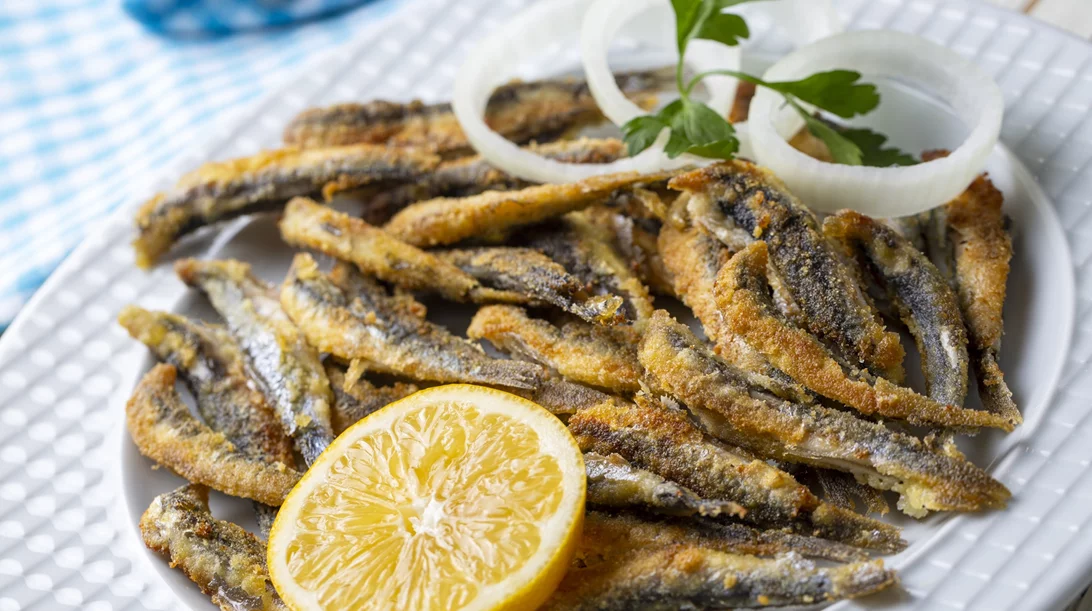 Σαρδέλες, ρέγγα, σολομός: Πώς μπορούν τα "καλά λίπη" της θάλασσας να μας προστατεύσουν;