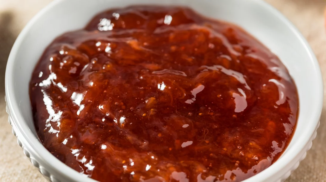 Μαρμελάδα φράουλα από τον Άκη Πετρετζίκη - Το φυσικό πηκτικό που θα την "δέσει" με τον πιο υγιεινό τρόπο