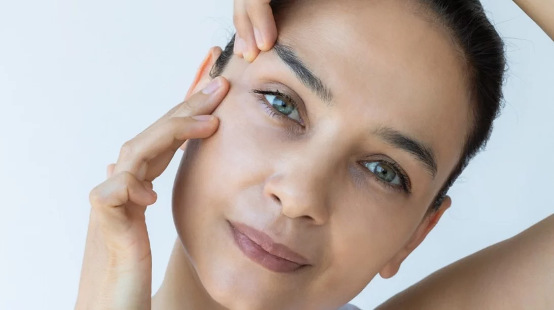 5 αποτελεσματικοί τρόποι να μειώσεις τις ρυτίδες έκφρασης