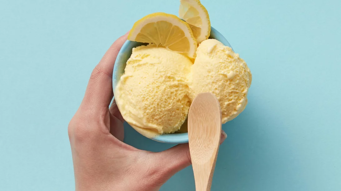 Συνταγή για παγωτό λεμόνι από τον Άκη Πετρετζίκη