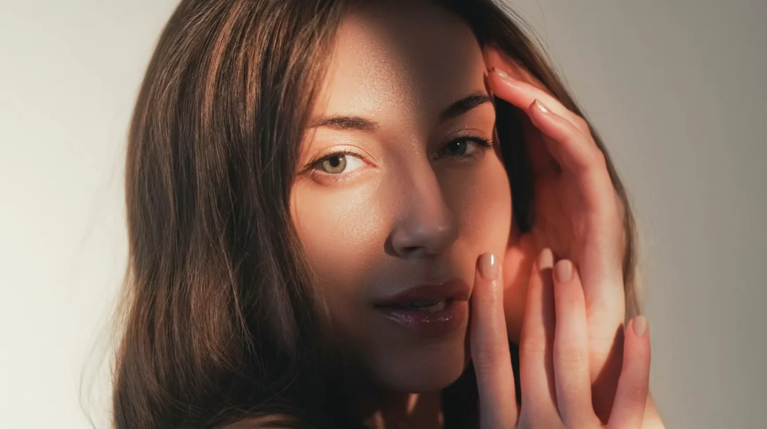 Eλκυστικότητα: Το "κόλπο των 3 δευτερολέπτων" σε κάνει πιο γοητευτική άμεσα