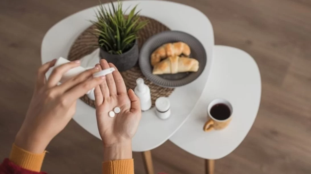 Ποια φάρμακα δεν πρέπει να παίρνουμε μαζί με τον καφέ μας και γιατί