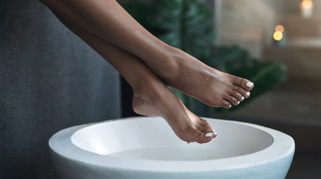 Πώς να απαλλαχθείς από τις σκασμένες φτέρνες μια για πάντα