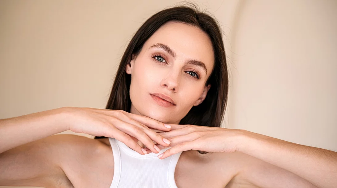 "Botox σε μπουκάλι"; Όλη η αλήθεια για τα πεπτίδια στα καλλυντικά σου