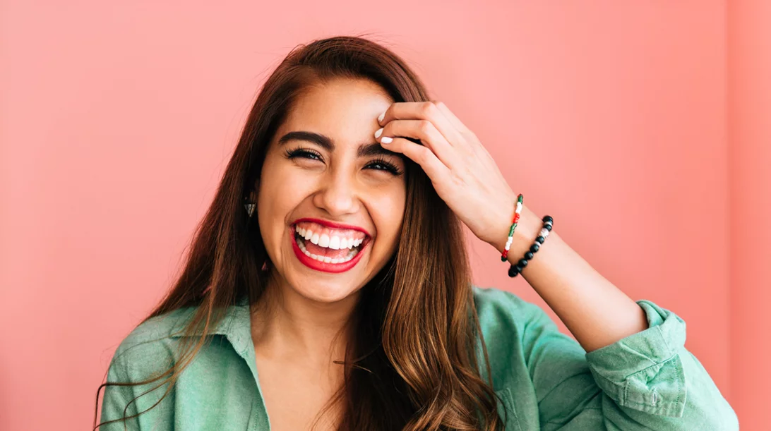 Σου δίνουμε 8 επιστημονικούς λόγους για να γελάς κάθε μέρα