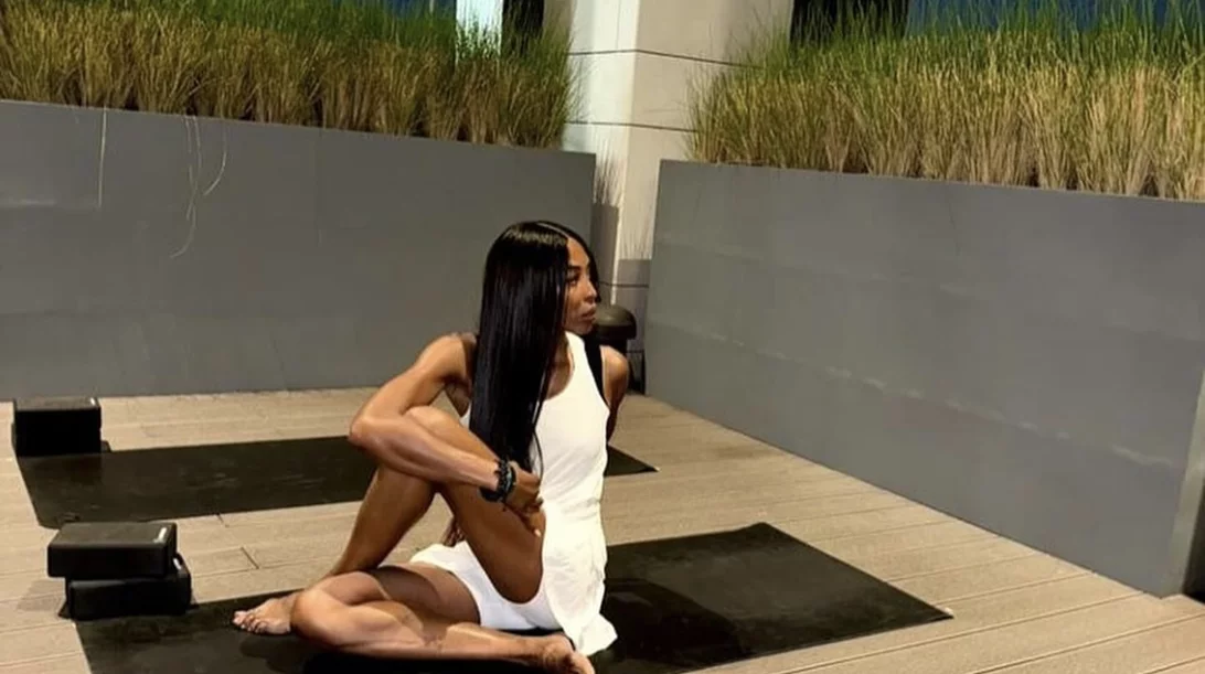 Η άσκηση για ευελιξία που κάνει η Ναόμι Κάμπελ και τα 5 οφέλη της