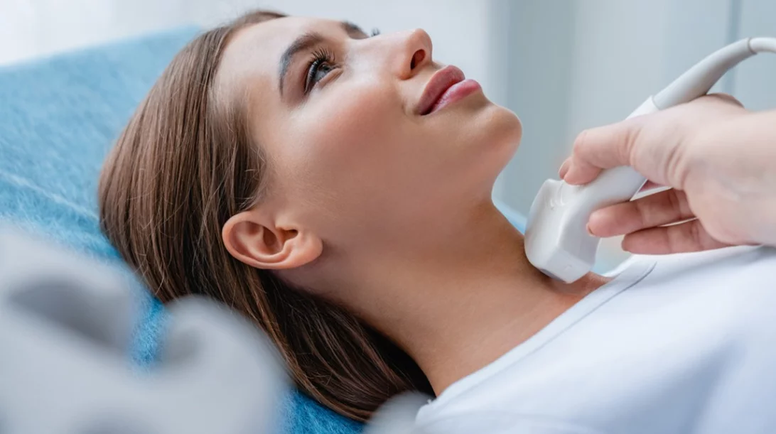 Παθήσεις του θυρεοειδούς: Η ενδοκρινολόγος επισημαίνει τι πρέπει να προσέχουμε το καλοκαίρι