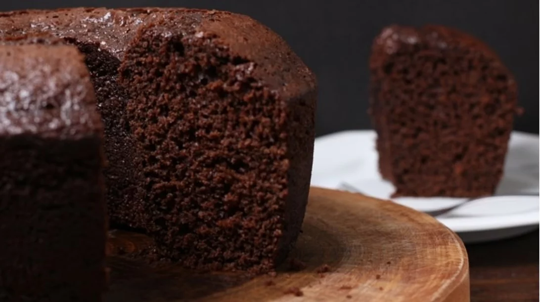 Συνταγή για το πιο σοκολατένιο κέικ - Με λίγα υλικά και χωρίς μίξερ