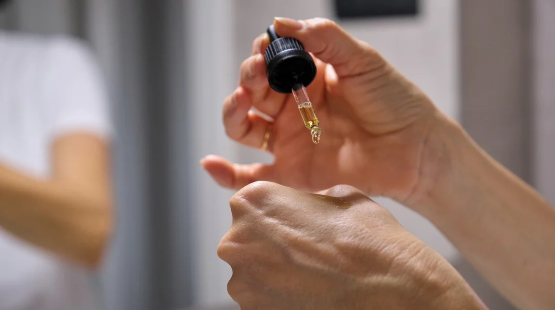 Το Νο.1 συστατικό που πρέπει να περιέχει ο ορός προσώπου μετά τα 50