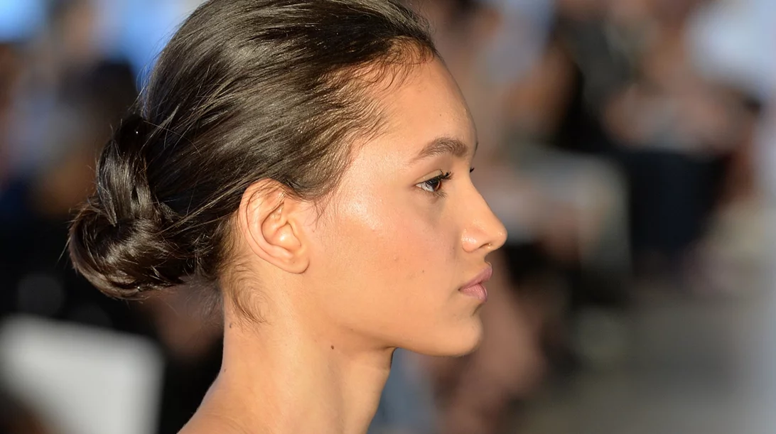 Neem oil | Το μυστικό της Ανατολής που "σβήνει" τις ρυτίδες