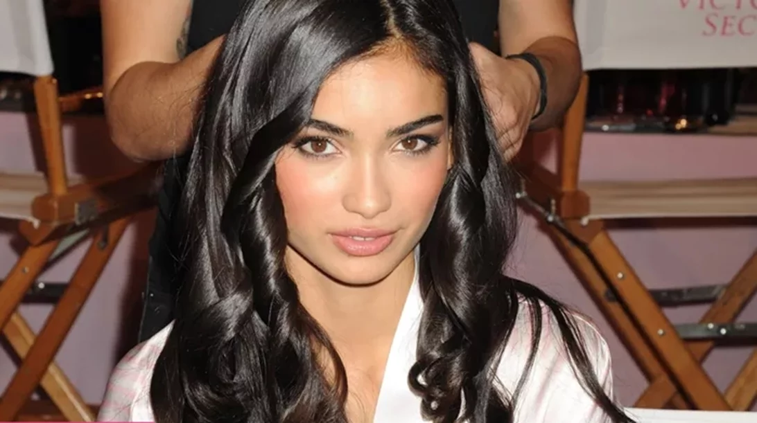 Έχεις καστανά μάτια; Γιατί να προτιμήσεις την μπλε σκιά ματιών φέτος το καλοκαίρι