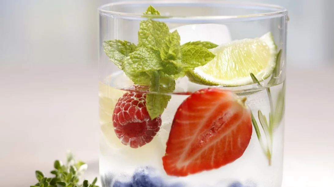 Αποτοξίνωση με γεύση! Το νερό που βοηθά στη λάμψη της επιδερμίδας και την απώλεια βάρους
