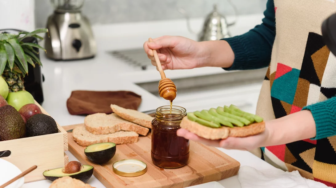 Πώς μειώνεται η χοληστερίνη μετά το Πάσχα; Δες 7 απλούς τρόπους