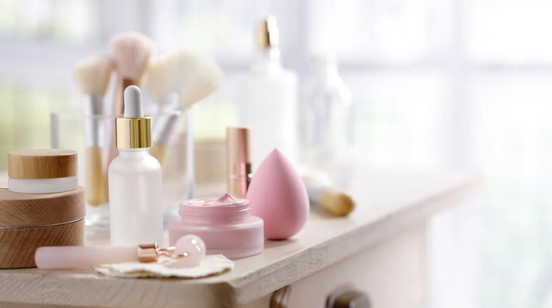 Γνωρίζεις πότε λήγουν τα καλλυντικά σου; Ένας σύντομος οδηγός για να ξέρεις πότε να αποχωριστείς ποιο προϊόν