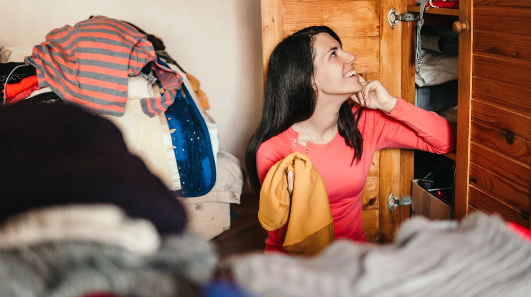 Βαριέσαι το ξεσκαρτάρισμα; Η "μέθοδος διάλυσης" θα σου "λύσει" τα χέρια - Δες πώς θα την κάνεις