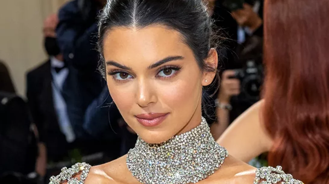 4 makeup looks που θα σε κάνουν να ανυπομονείς να βαφτείς στις γιορτές