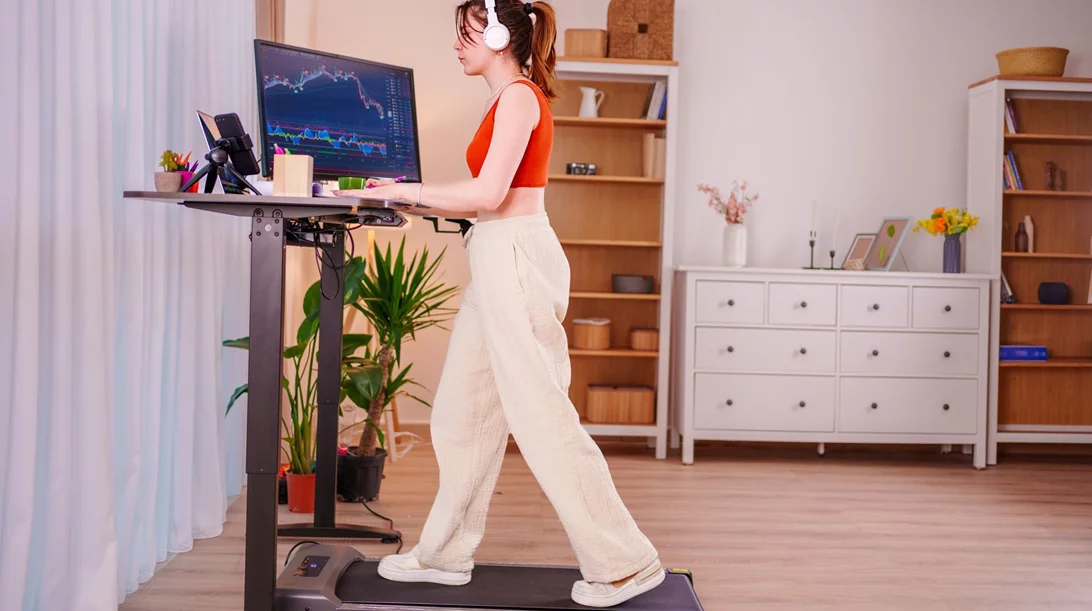 Το viral "Cozy Cardio" είναι τελικά αποτελεσματική προπόνηση; Τι λένε οι ειδικοί;