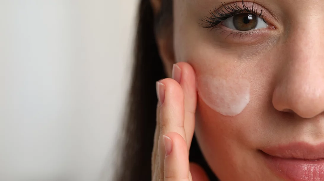 Πώς να φροντίσεις το πρόσωπό σου μετά από έναν καθαρισμό