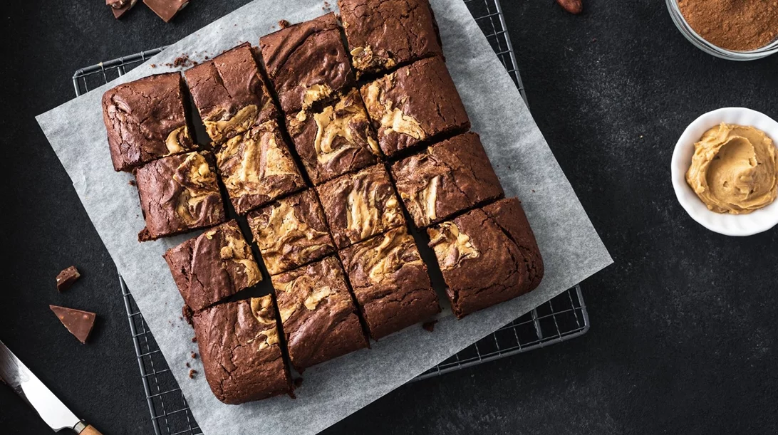 Brownies με φυστικοβούτυρο και αλμυρή καραμέλα