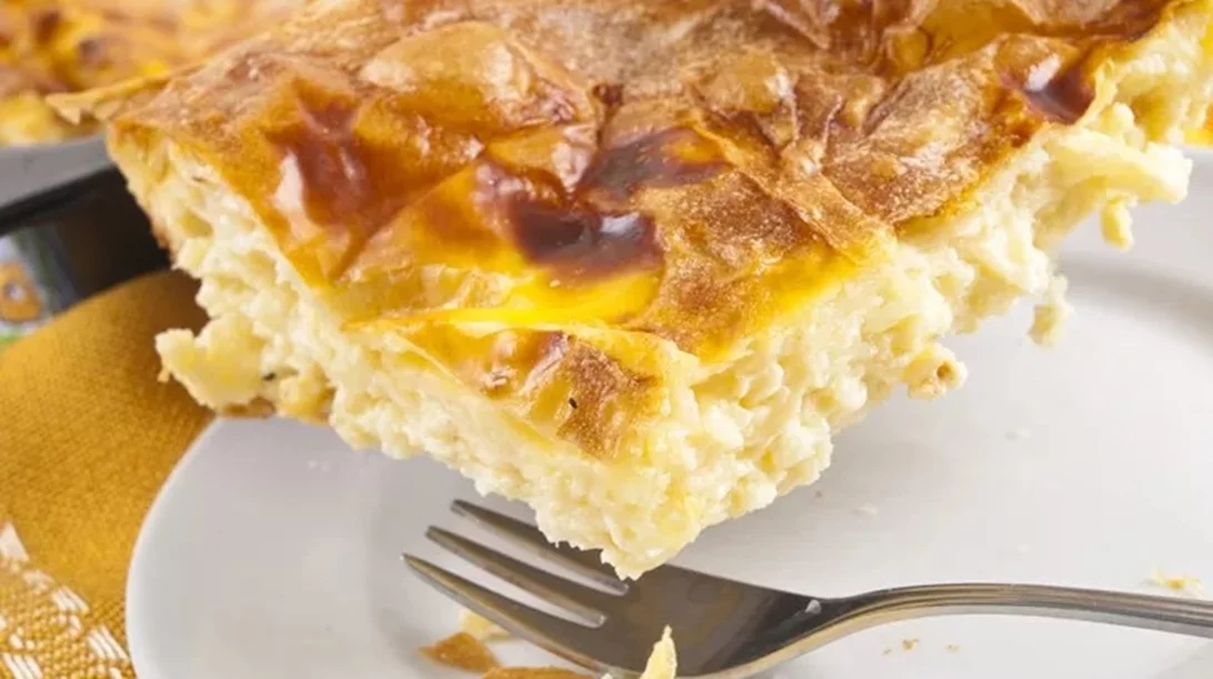 Πανεύκολη κρεμώδης τυρόπιτα με γιαούρτι και φύλλο κρούστας