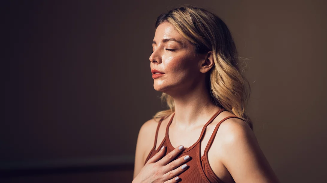 Τα 10 βήματα για να διαχειριστείς τα έντονα συναισθήματα – σύμφωνα με ψυχολόγους