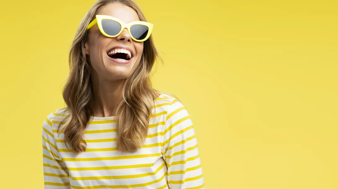 8 σημάδια που δείχνουν ότι χρειάζεσαι νέα γυαλιά ηλίου