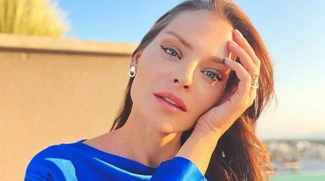 Υβόννη Μπόσνιακ: Το αντηλιακό προσώπου και το λαδάκι σώματος που δεν αποχωρίζεται το καλοκαίρι