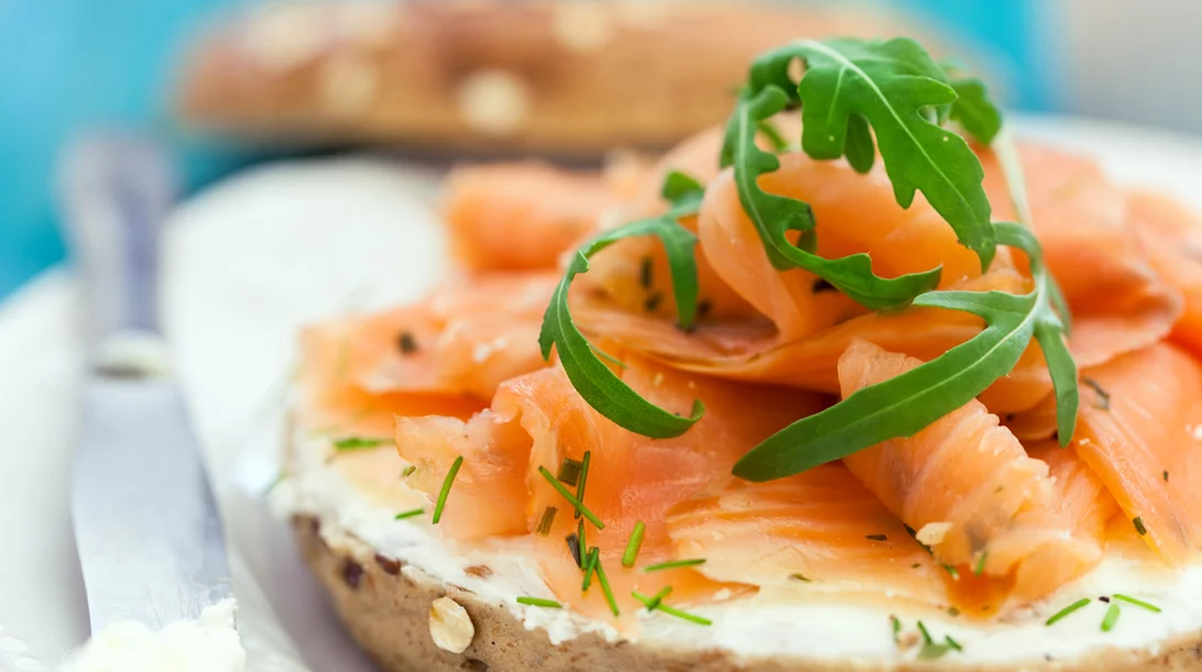 6 υγιεινά σνακ για το γραφείο με λίγες θερμίδες και απόλυτα χορταστικά