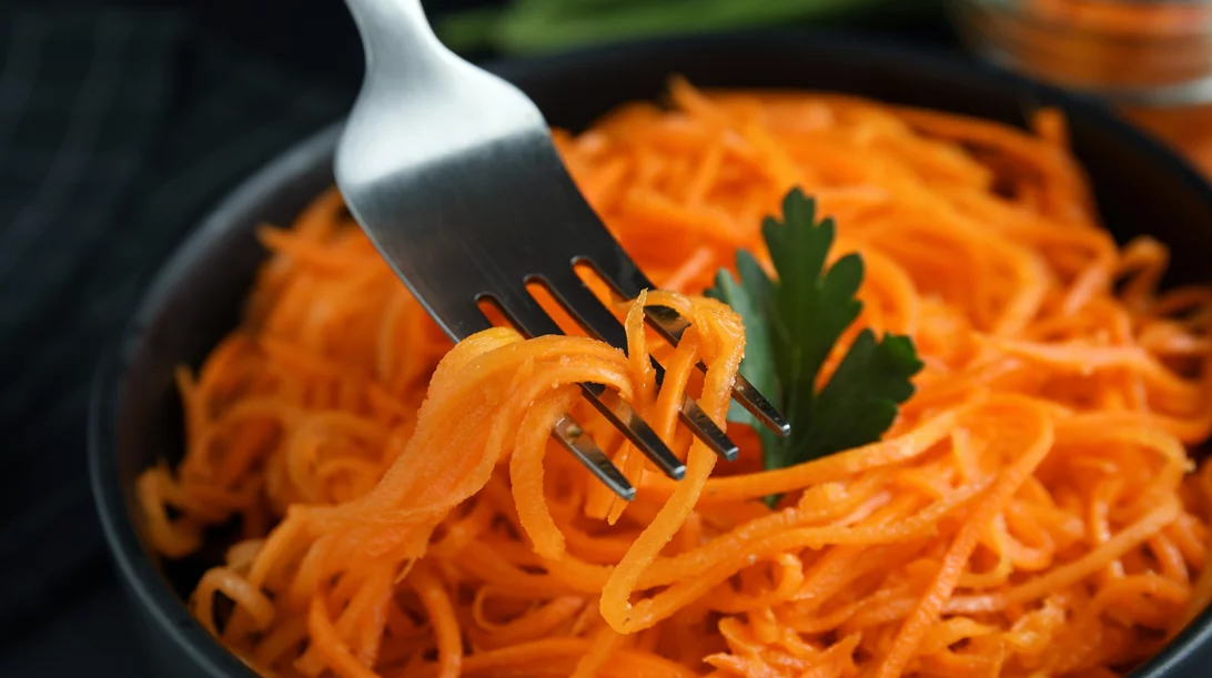 Σαλάτα ωμού καρότου: Αξίζει το hype στο TikTok;