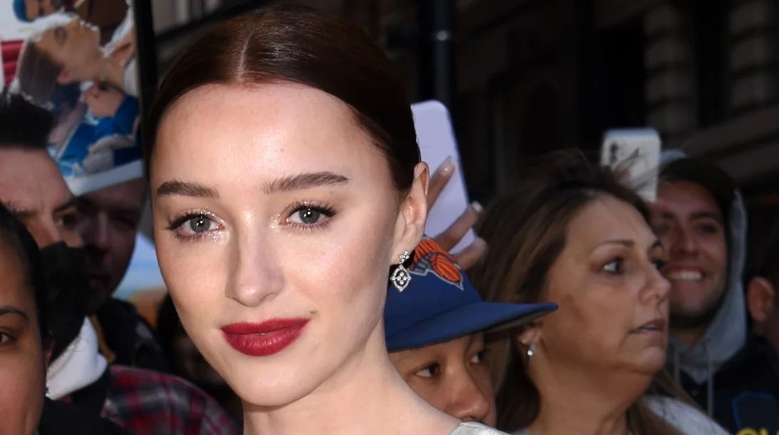 3 γιορτινά (και εύκολα) looks μακιγιάζ που κολακεύουν όλους τους τόνους επιδερμίδας