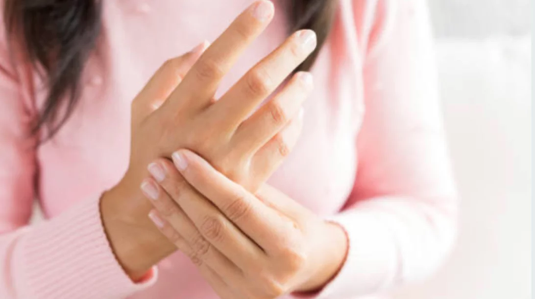 Ρευματοειδής αρθρίτιδα: Ένας μικρός "οδηγός κατανόησης" της νόσου που αφορά κατά κύριο λόγο γυναίκες