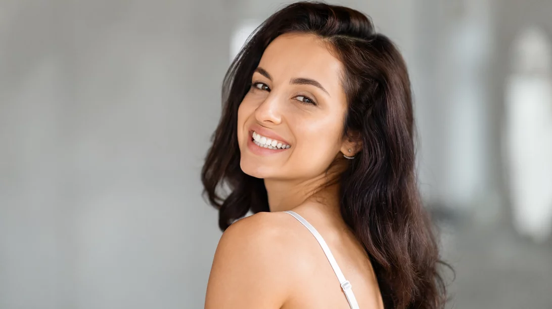 Έχεις καστανά μάτια; Αυτή είναι η απόχρωση στο μακιγιάζ για extra εντυπωσιακό βλέμμα