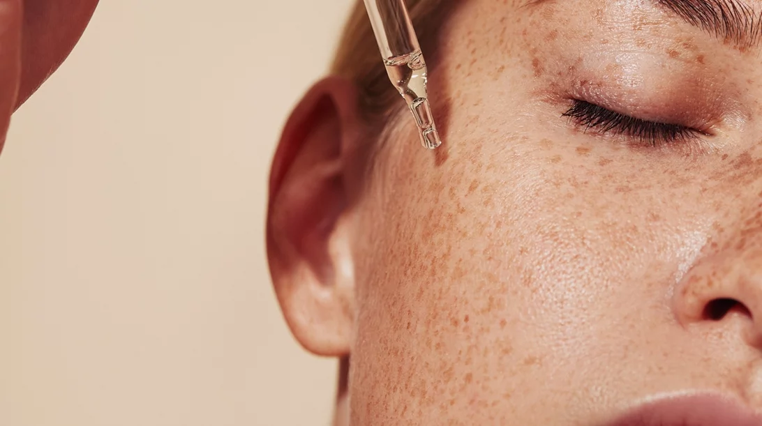 8 σέρουμ προσώπου με εφέ μεσοθεραπείας στην επιδερμίδα