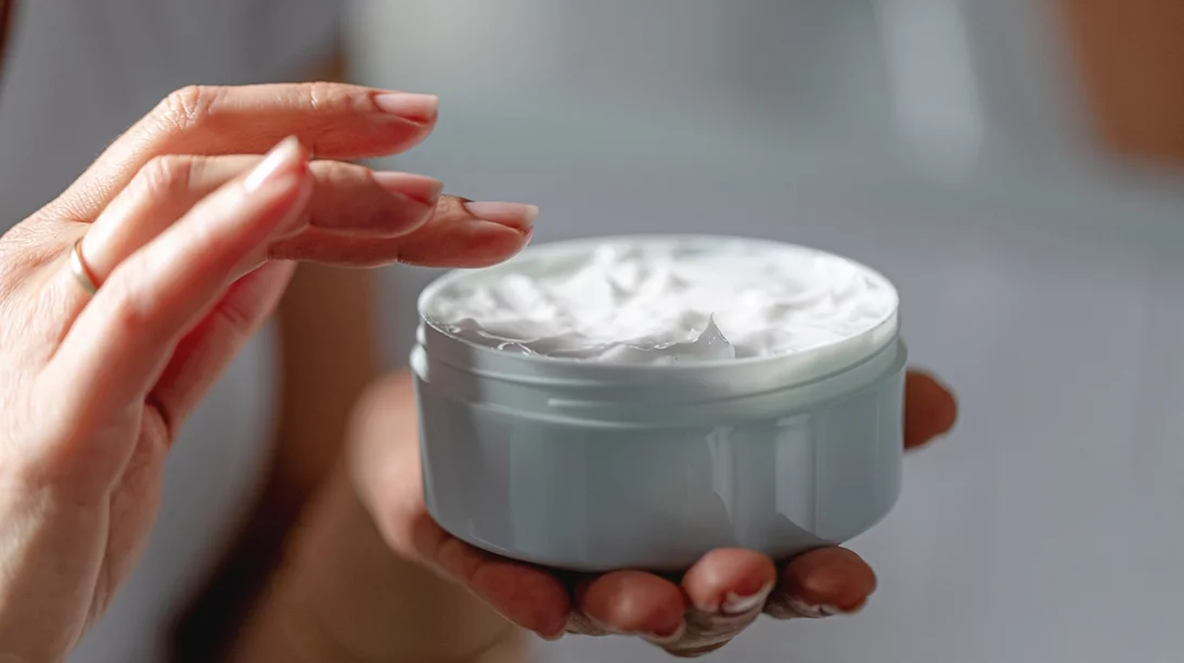 Οι καλύτερες κρέμες προσώπου με SPF για γυναίκες άνω των 50