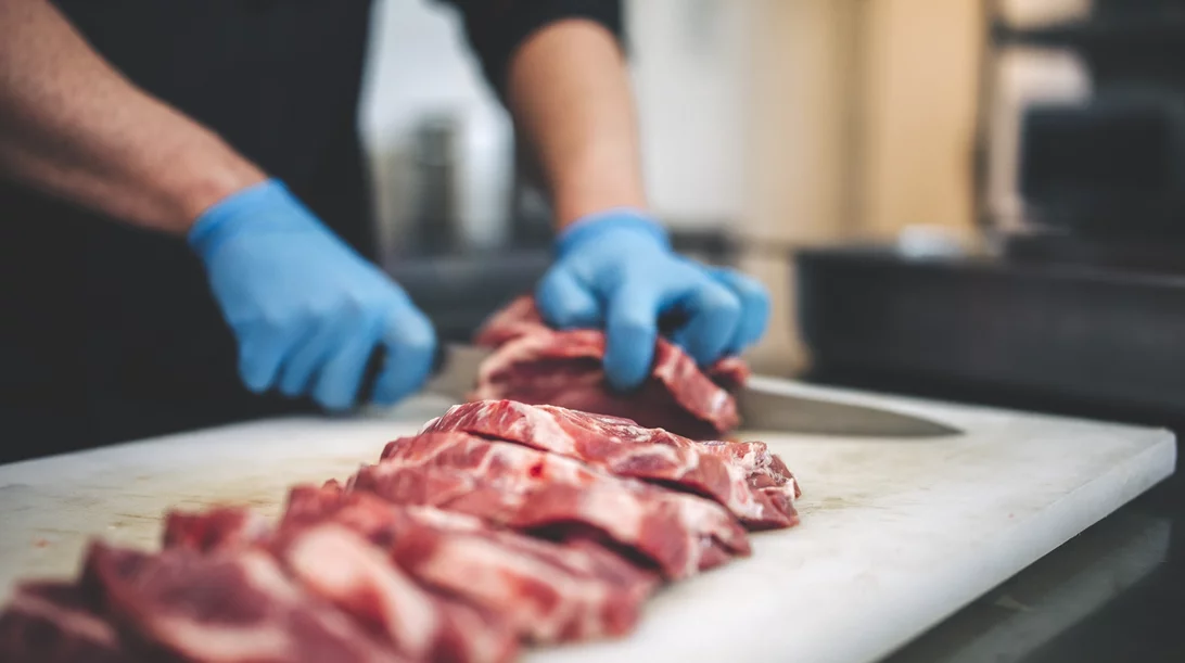 Μοσχάρι ή χοιρινό: Ποιο κρέας κάνει καλό στην υγεία σου; Η διατροφολόγος απαντά