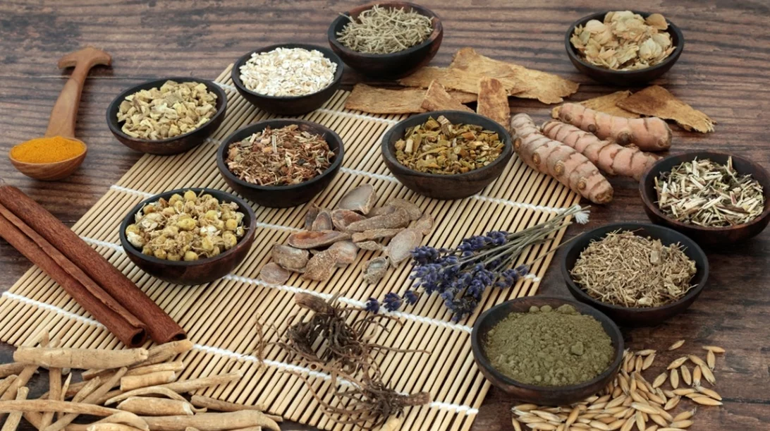 Προσαρμογόνα βότανα: Τι είναι, πώς δρουν, πού βοηθάνε