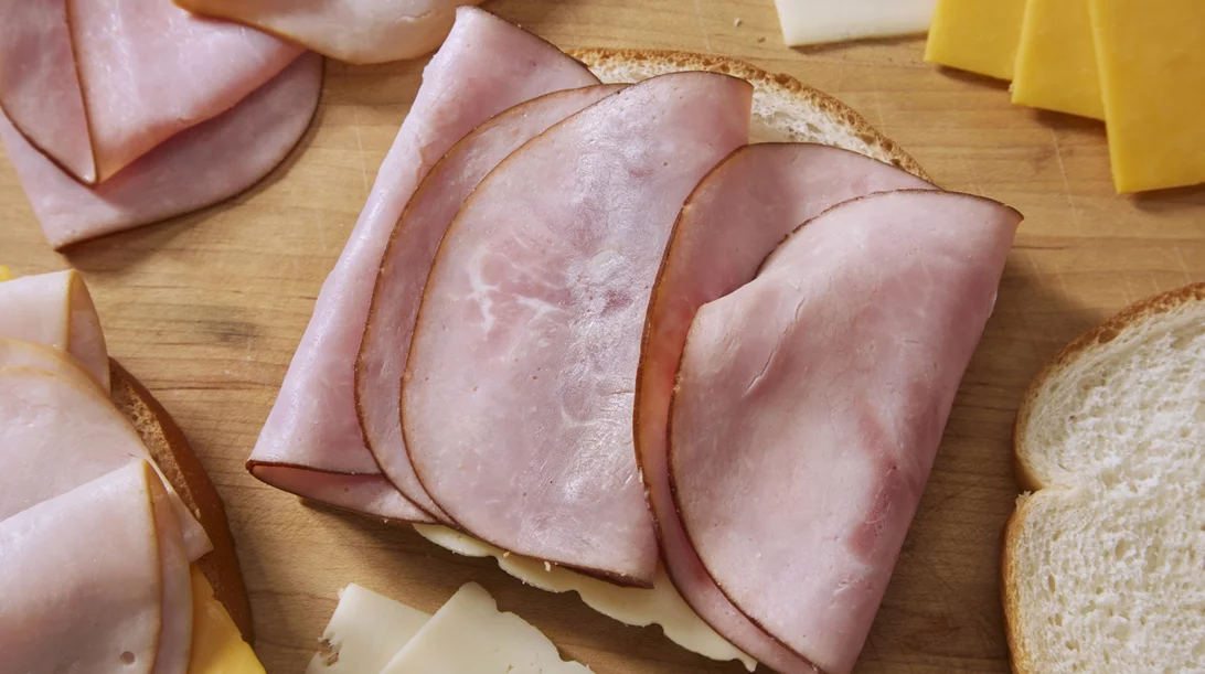 Τα 10 πιο καρκινογόνα καθημερινά τρόφιμα - σύμφωνα με τον ΠΟΥ