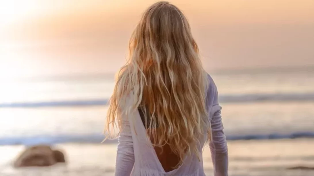 Εύκολα χτενίσματα για παραλία: 18 cool ιδέες