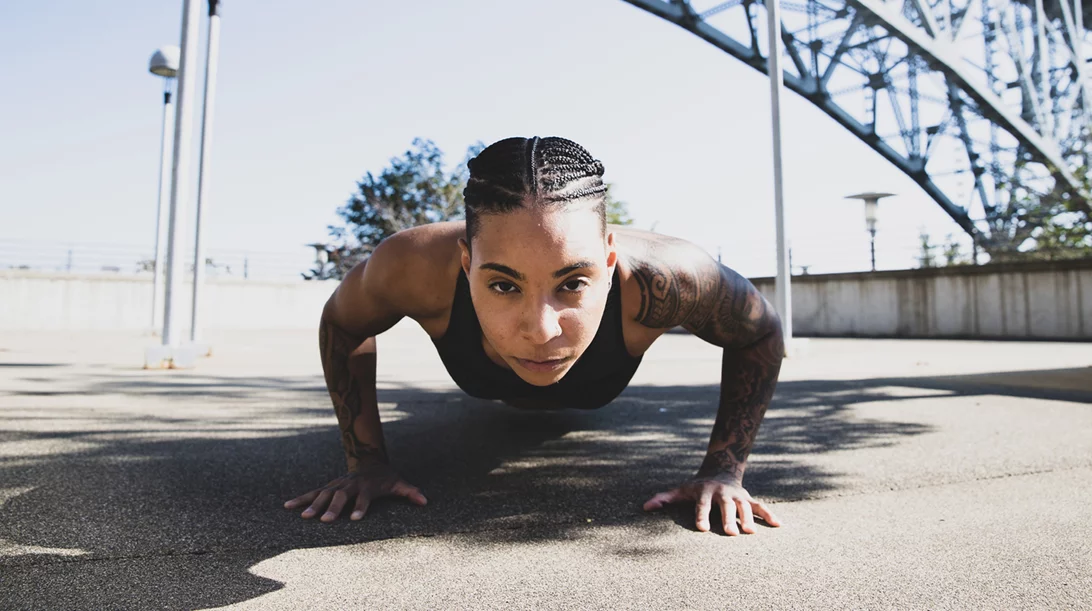 Οι ασκήσεις ενδυνάμωσης χωρίς βάρη που θα κάνεις οπουδήποτε (Κύκλος 3ος)