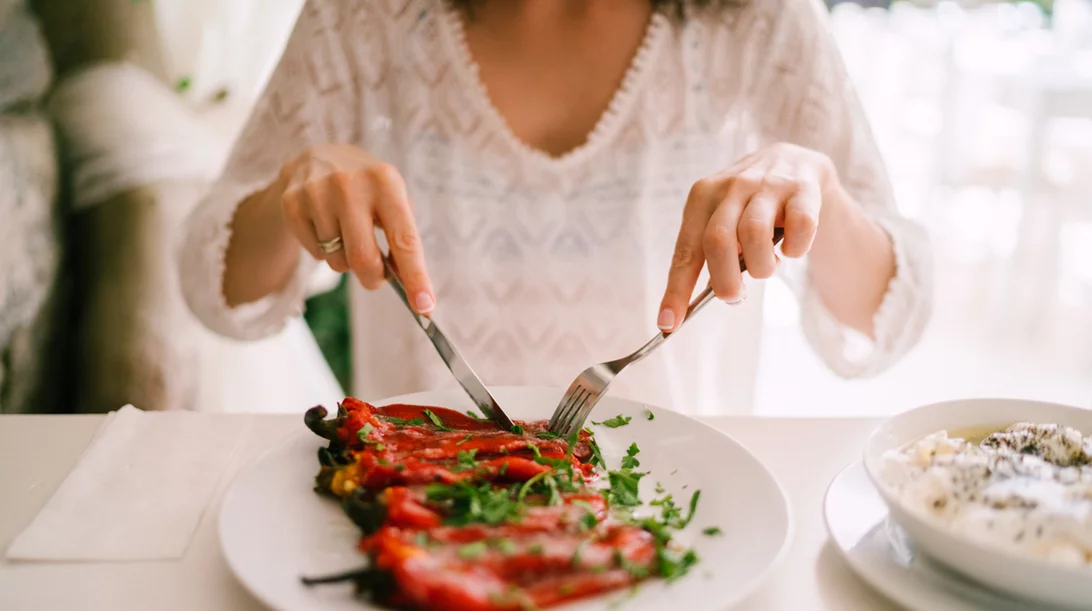 7 τακτικές που θα σε βοηθήσουν να απαλλαγείς από τα περιττά κιλά