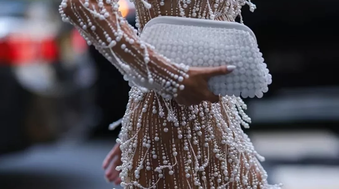 4 μανικιούρ που θα σε κάνουν να ξεχάσεις το κλασικό κόκκινο αυτές τις γιορτές