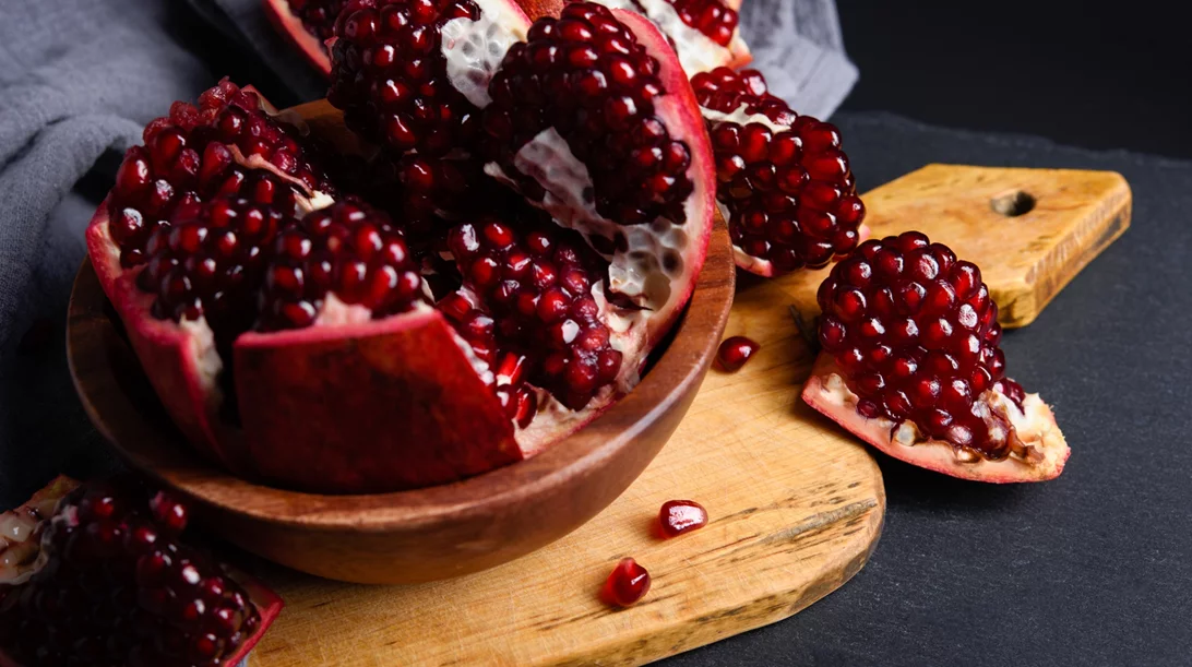 Το εύκολο hack να καθαρίσεις το ρόδι σε λιγότερο από 5 λεπτά - χωρίς να λερωθείς!