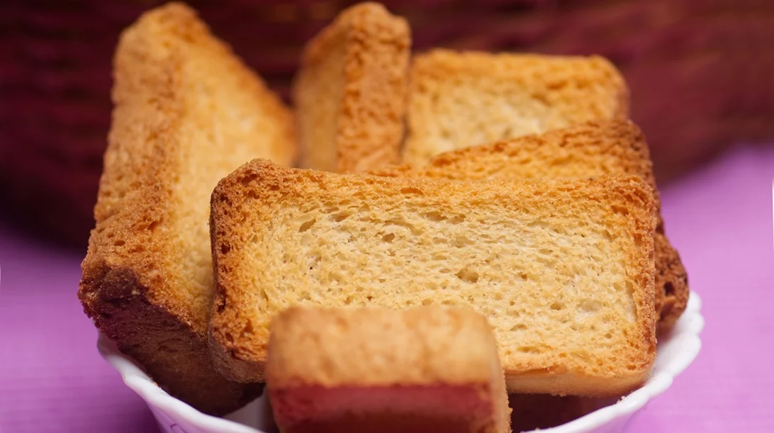 Αντί για ψωμί: Παξιμάδι ή φρυγανιά; Ποια επιλογή σε συμφέρει διατροφικά;