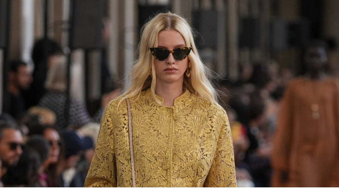 H πιο κομψή απόχρωση ξανθού για τα μαλλιά μας φέτος το χειμώνα