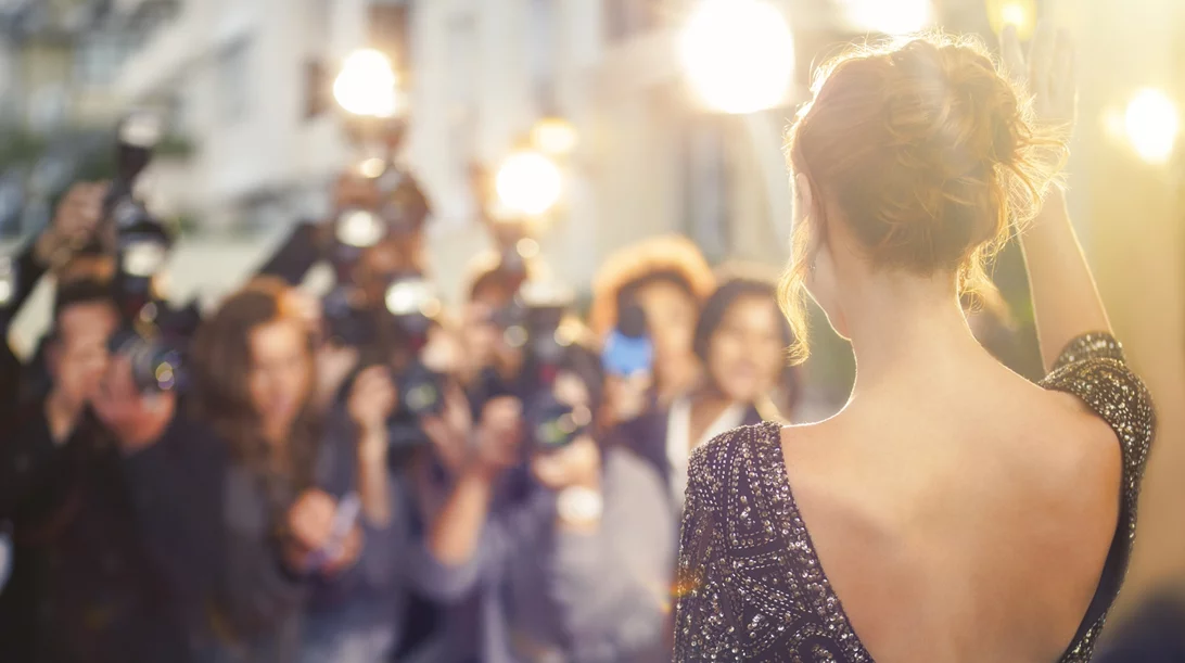 Red Carpet facial: Πώς να κάνεις στο σπίτι τη θεραπεία λάμψης & αντιγήρανσης που κάνουν οι διάσημες πριν βγουν στο κόκκινο χαλί