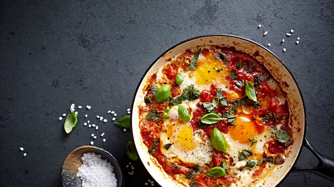 Καλοκαιρινές συνταγές με ντομάτα: 3 εύκολα φαγητά έτοιμα σε μόλις 10 λεπτά