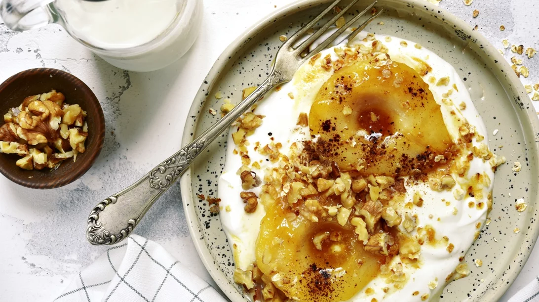 Γιαούρτι τον χειμώνα: 7 τρόποι να το κάνεις πιο "ζεστό" και comfort